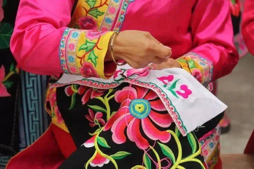 羌城茂县:用一场非遗之旅邂逅羌风古韵_羌族_文化_王官寨