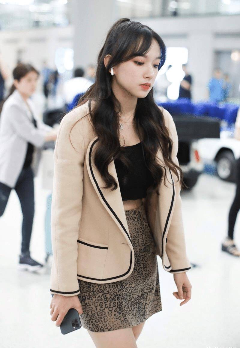 看宋妍霏,程潇就明白了,谁穿谁美_时尚_黑色_气质