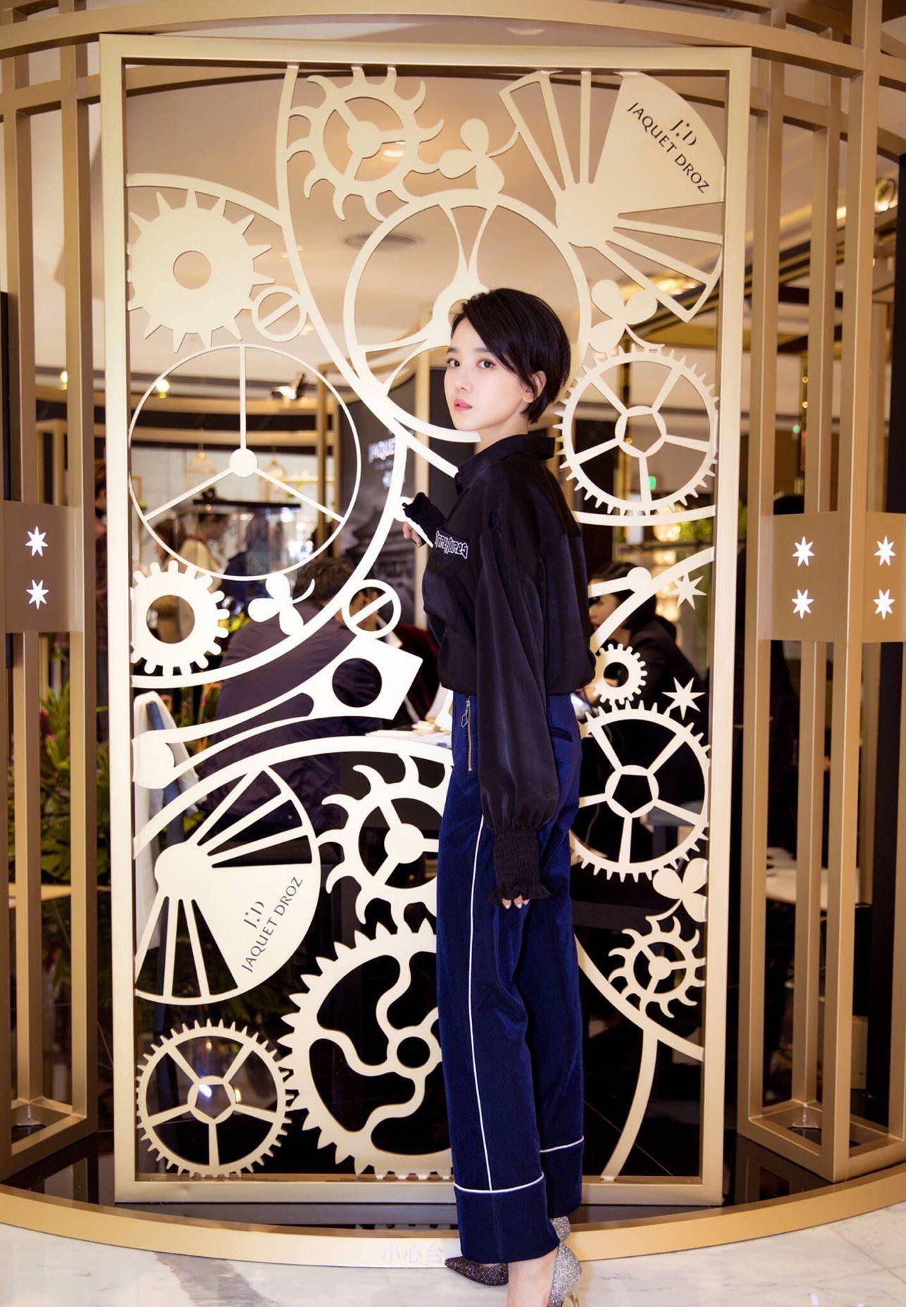 原创陈小纭这一身要火爆了显瘦还时髦忒好驾驭