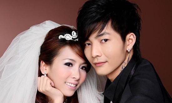 女星遭老公家暴,淤青伤势照曝光,饱受折磨将结束12年婚姻_amy_小薛_关