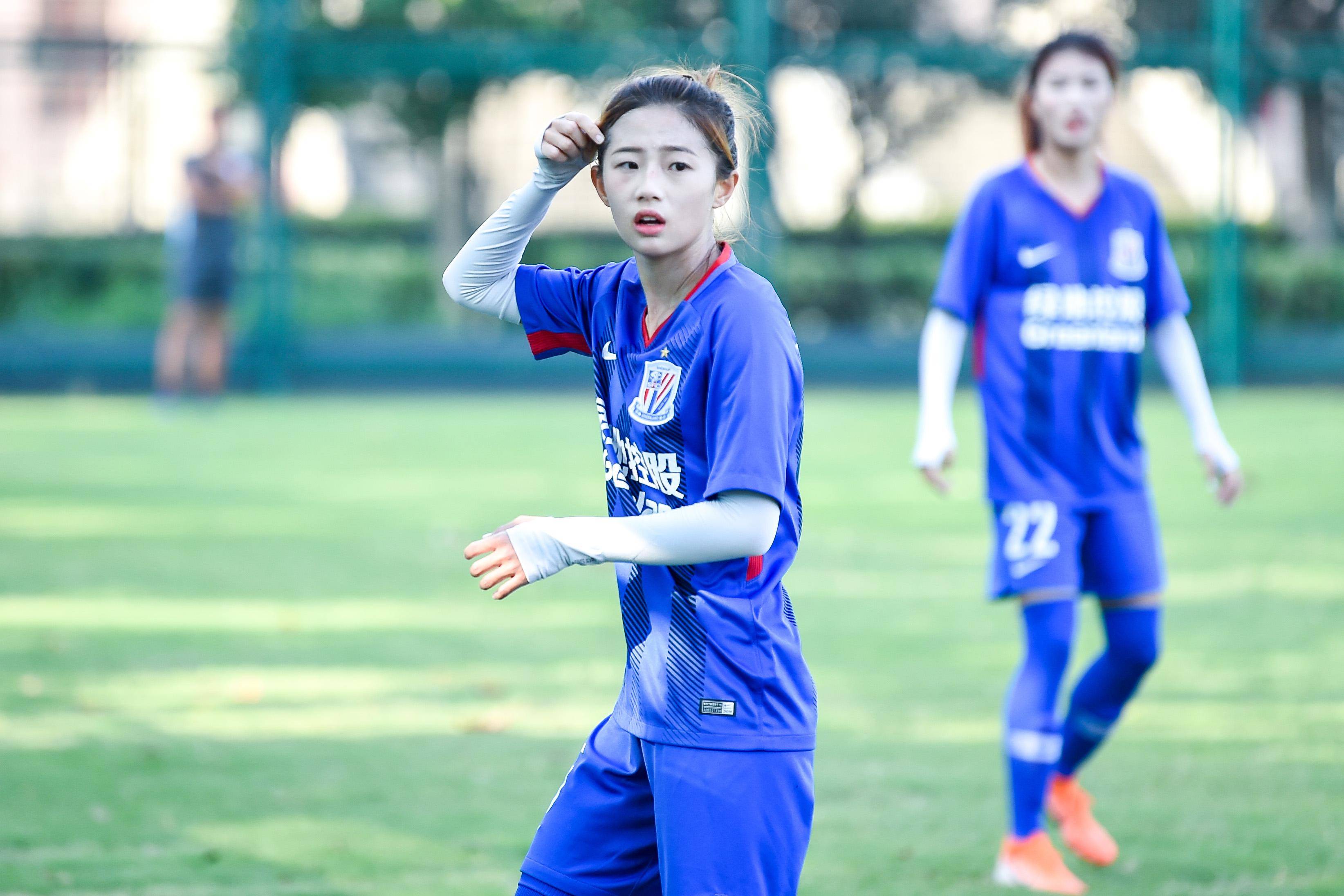 女足队员熊熙没有王霜的实力 却拥有张常宁一样高的颜值_中国女足