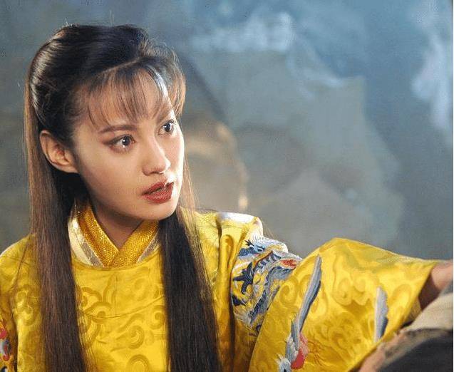 毕竟当年的江玉燕给大家留下的印象太深刻了,而且黑化之后的狠毒和