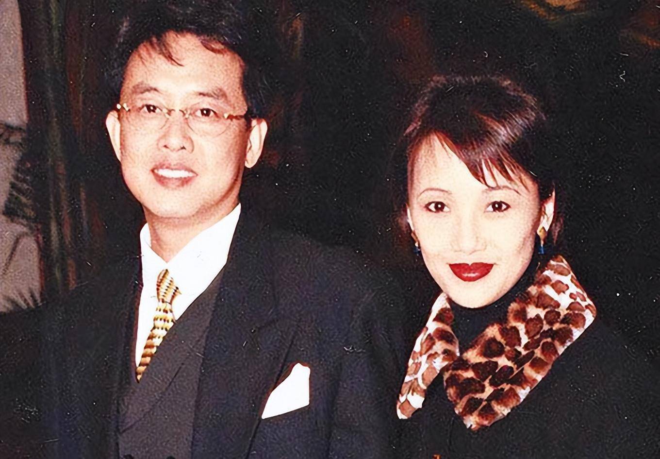 总是很忙碌,韩马利每天只能在家等老公回来吃饭,感觉很寂寞,她便提议