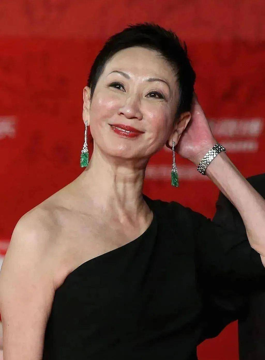 原創71歲施南生教你如何佩戴翡翠耳環歲月無敵美麗永不過時優雅永不