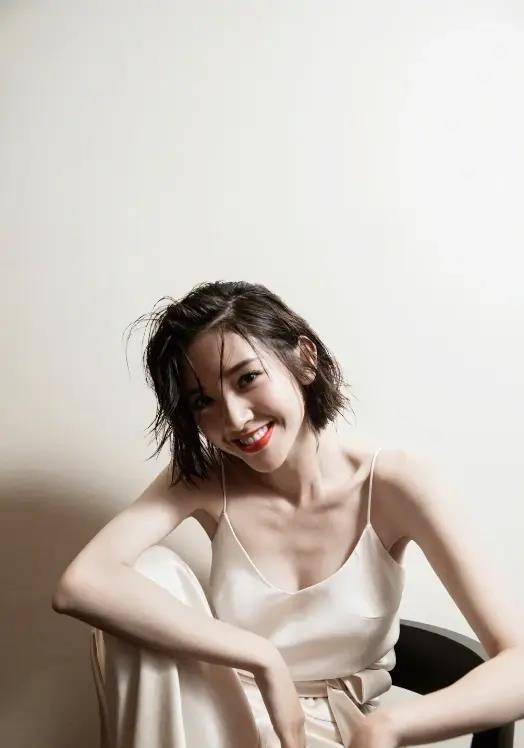 原创时尚连体装难驾驭唐艺昕好身材无可挑剔连体装显身材