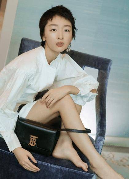 原创周冬雨代言维密瘦成排骨也能拍衣服大片网友是我小看了她