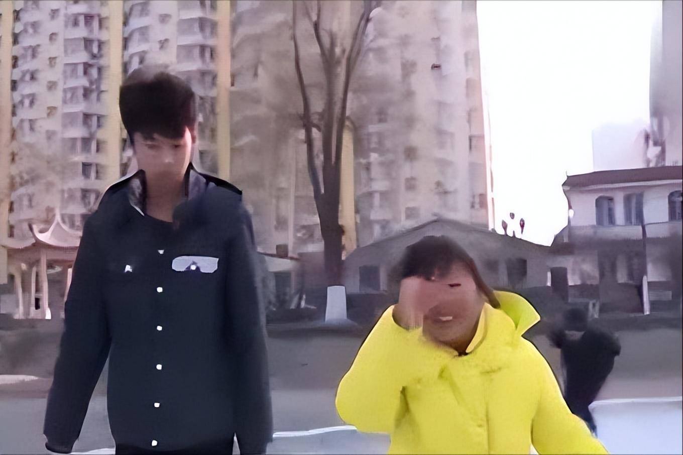 隆仙桃:变形计最清醒的女孩,11岁养活两个弟妹,每天吃剩菜剩饭