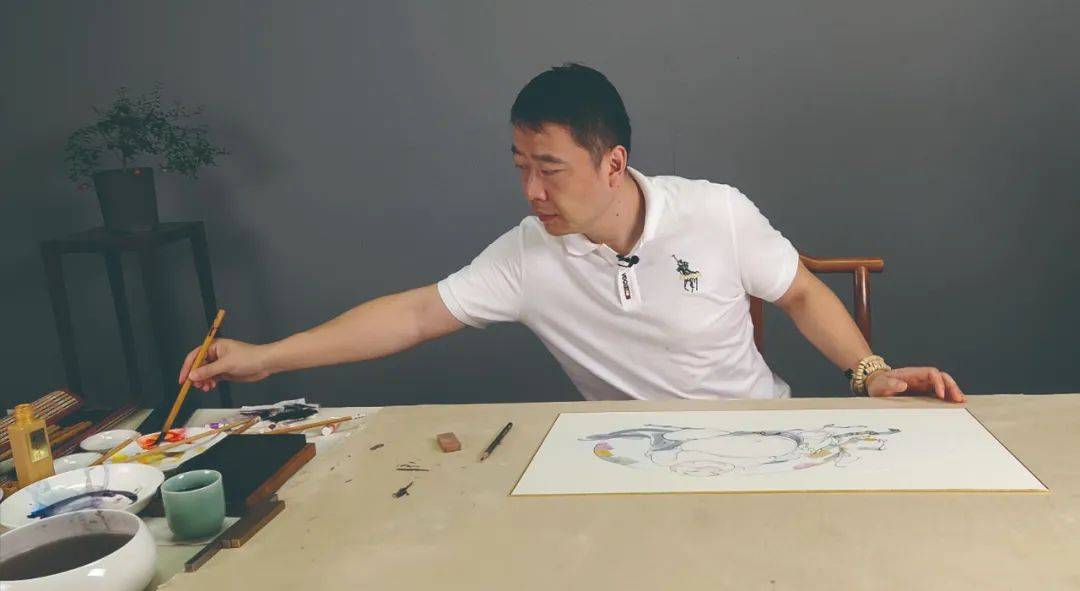 全国青年美展人物余宏达破茧于规意中成蝶