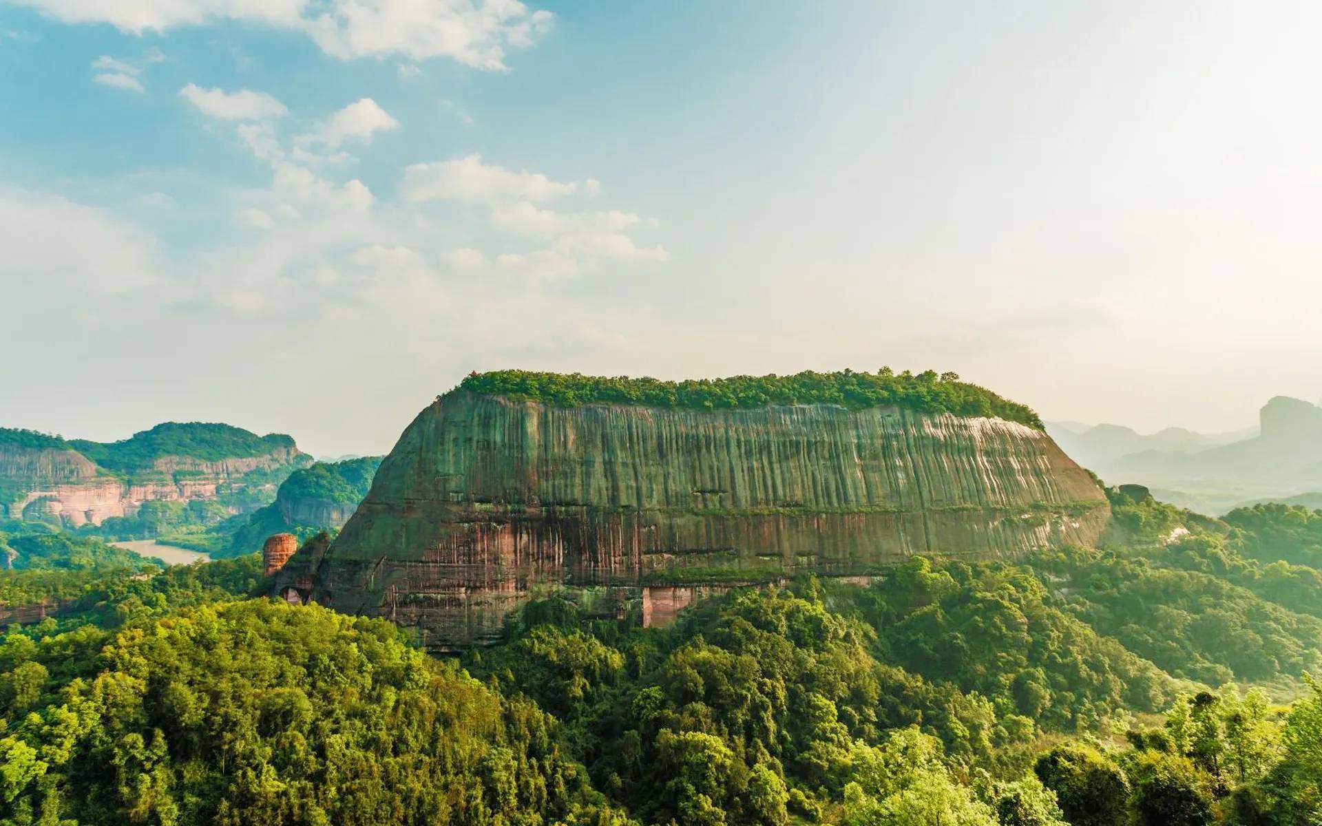 广东适合夏季游玩的山，是广东面积的一大风景区