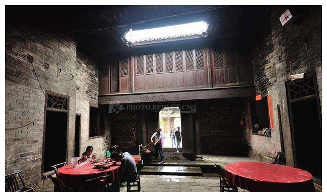 湖南“民间故宫”当红，拥有1700座房屋，却因江西人成天下第一村