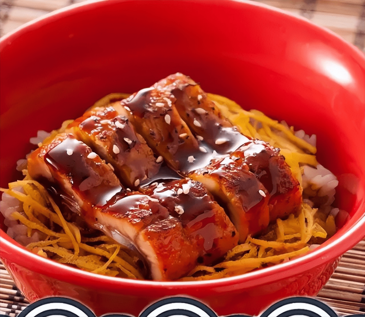 《名侦探柯南》中,被提及次数最多的美食要数元太的最爱——鳗鱼饭了