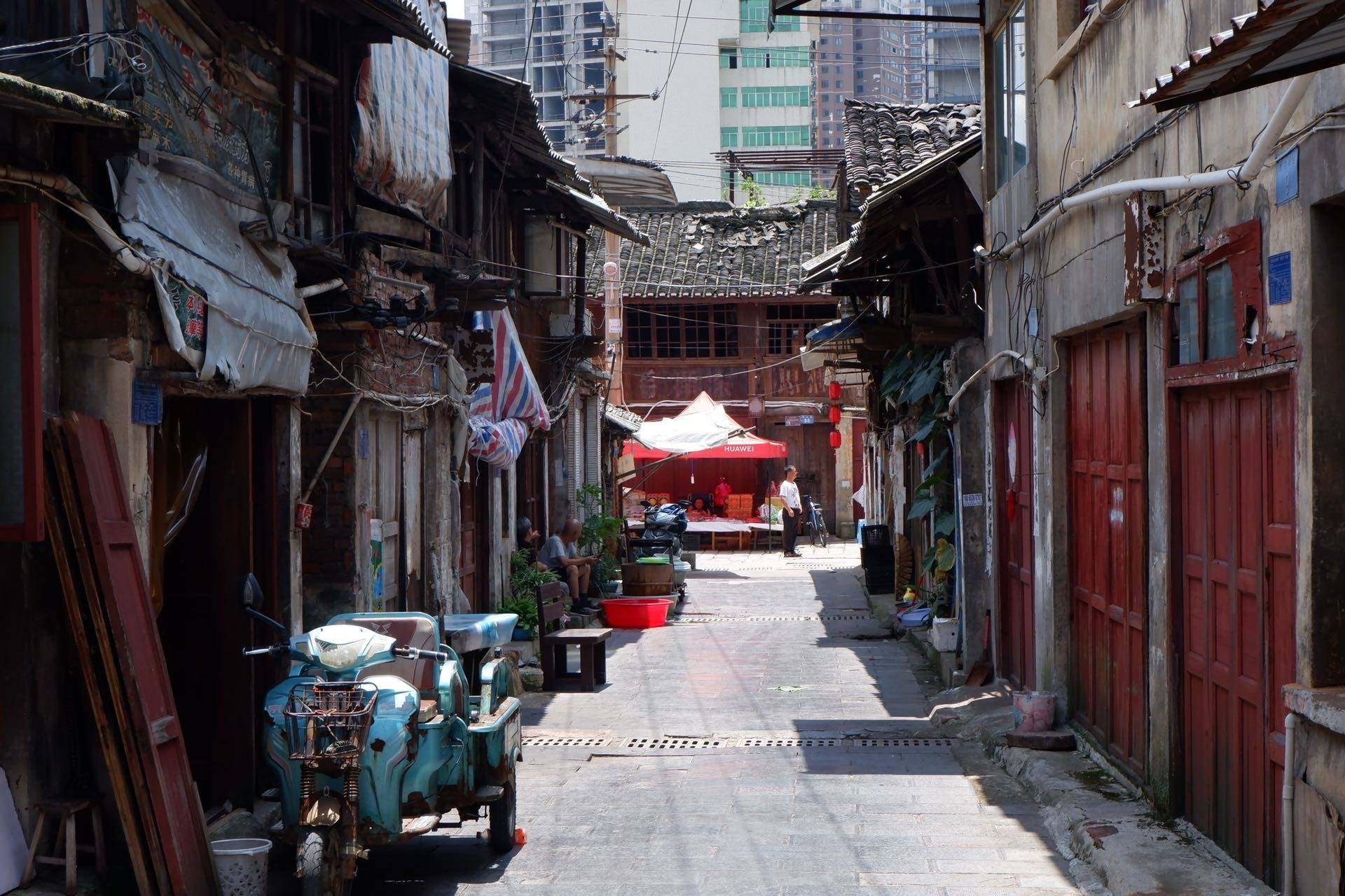 贵州安顺市区仅剩的200米明清老街，藏着很多美食，太珍贵了