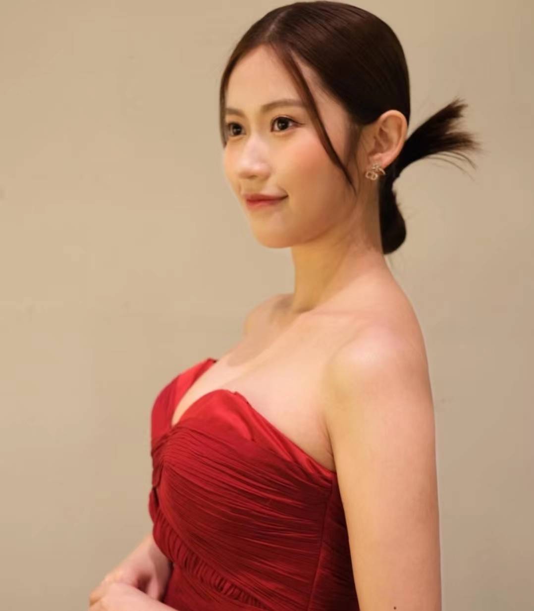 tvb新一代小花古装造型被指夸张,丰满上围引网友关注_黄婧灵_剧集