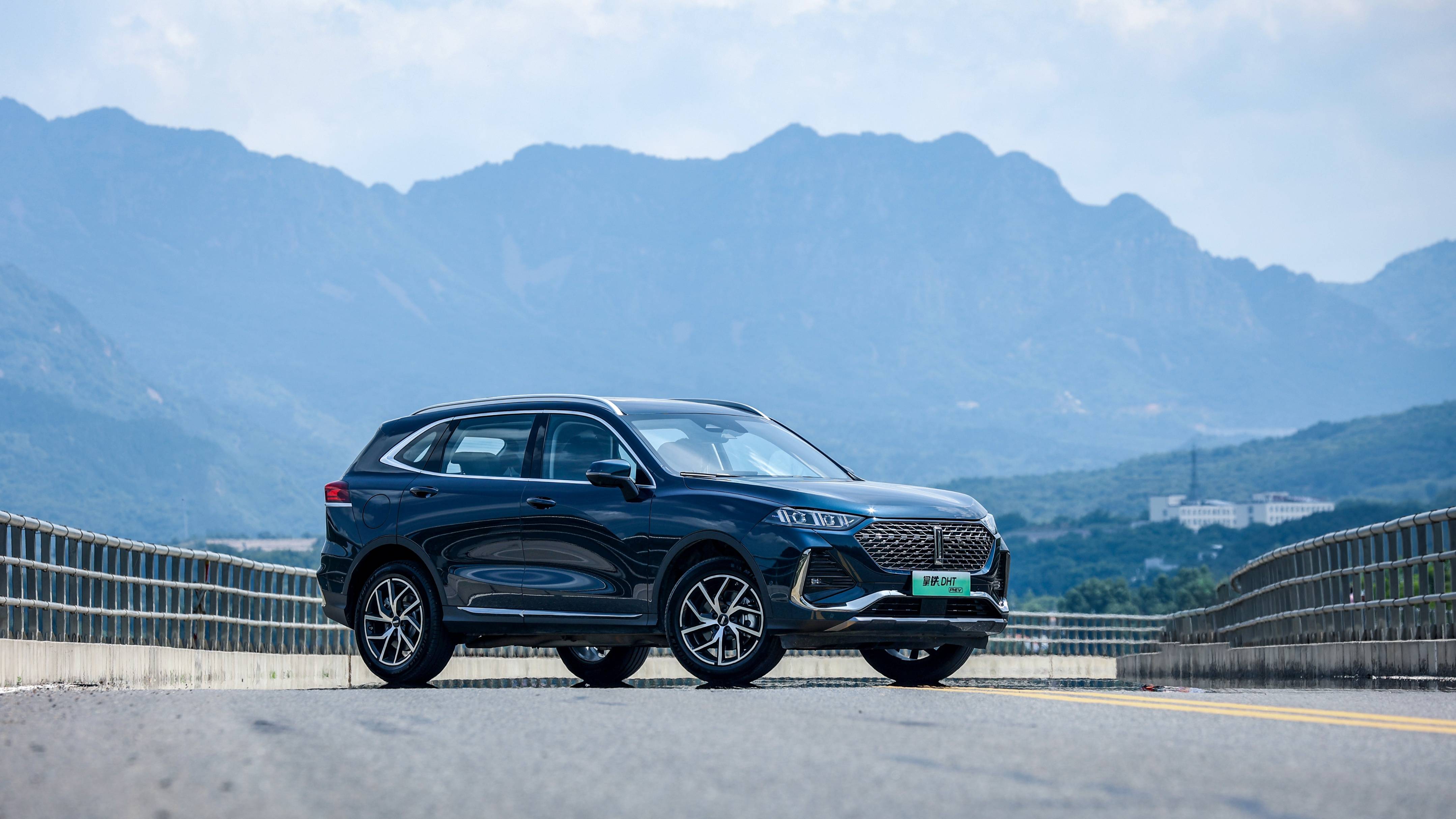魏牌拿铁dht-phev上市 ,22.9万起,是真有实力还是长城飘了?