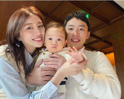 因身材姣好被称体操女神,嫁给了1米58的老公,直言:生活很满足_周捷