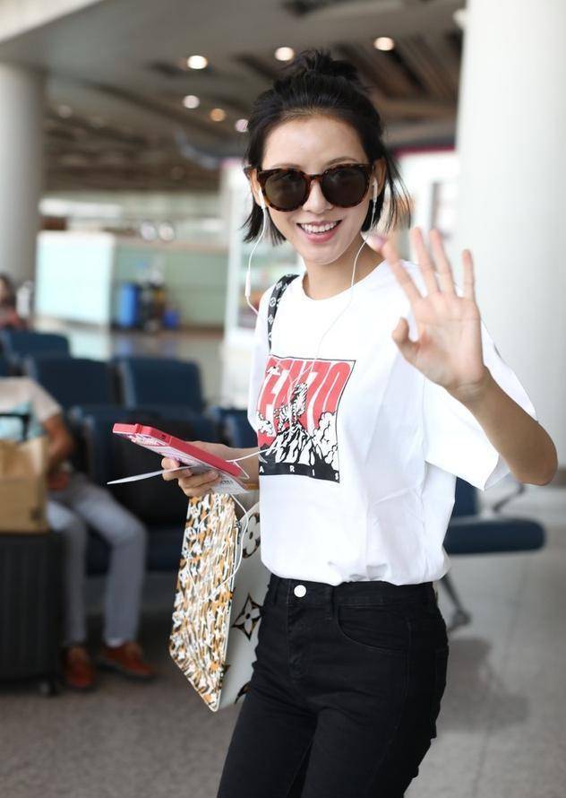 张予曦一副"模特"身材,穿五分短裤也不影响好比例,真招人喜欢_时尚