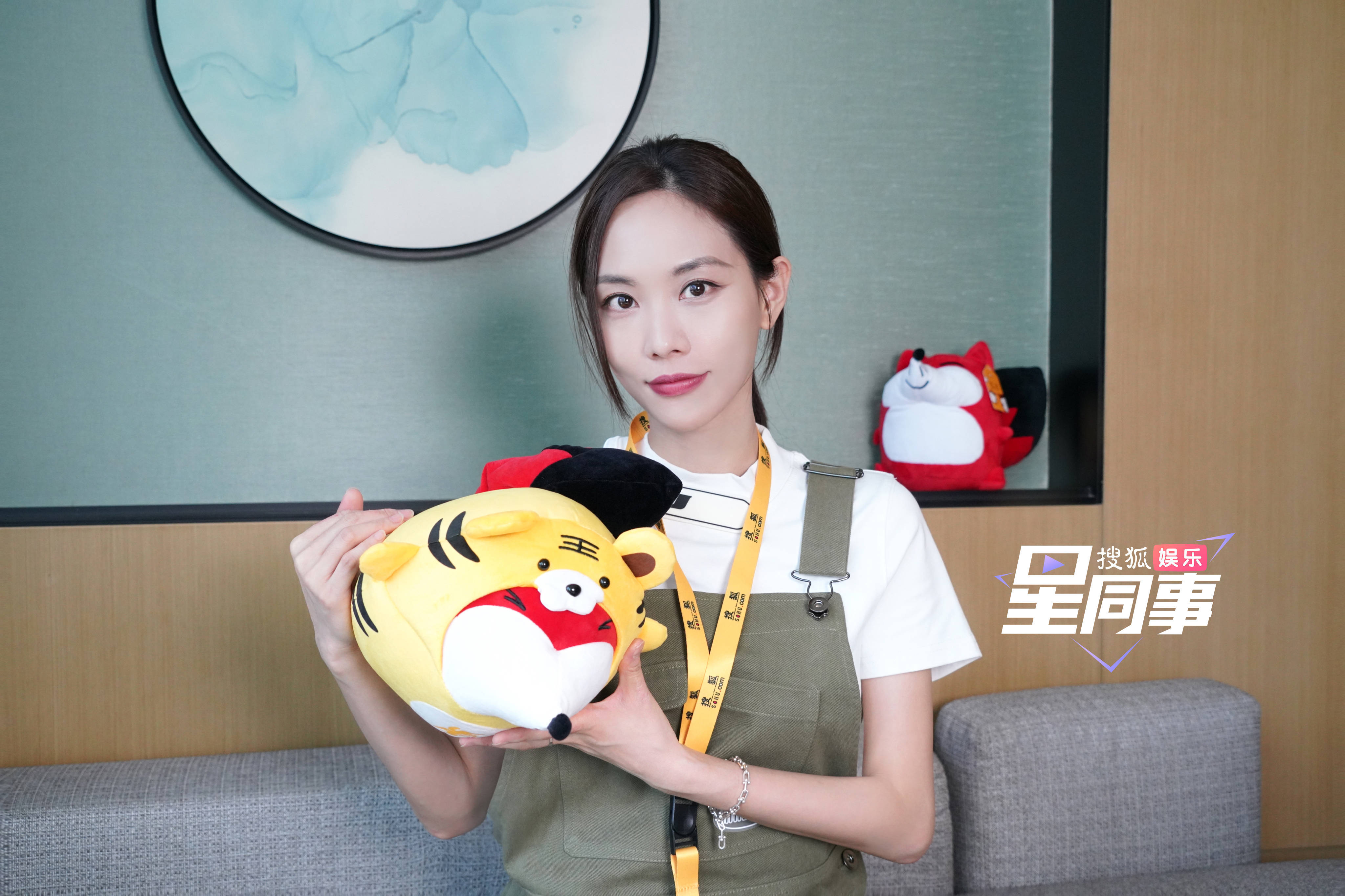 王霏霏说胡歌谢霆锋脸在江山在 猜吴京表情包太好笑了_娱乐_挑战_感觉