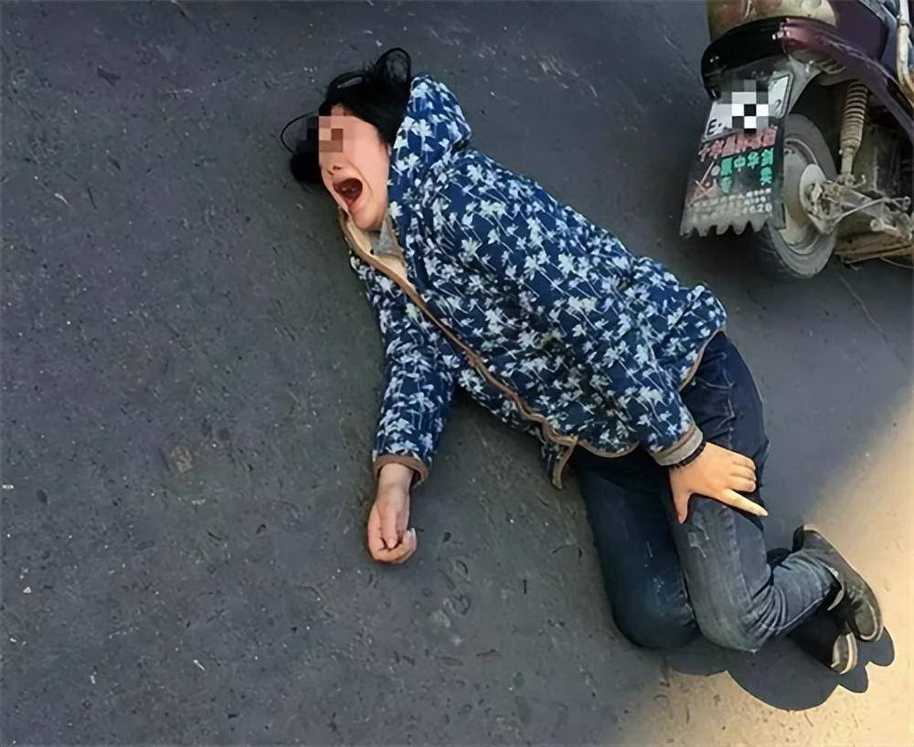 回顾 济南一女子碰瓷被碾压致死,家属向司机索赔100万,法院判了_赔偿