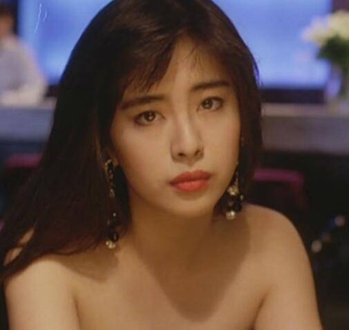 当时制片人嫌她身高太高了觉得王祖贤不适合小倩柔弱的形象,王祖贤在