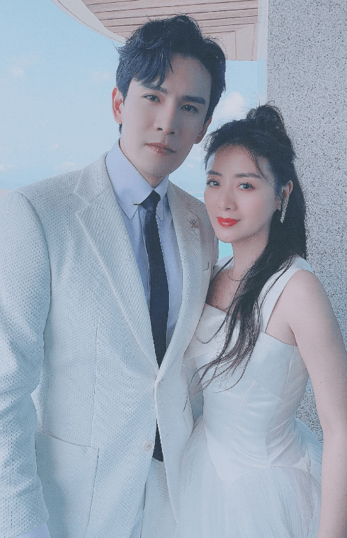 经超为大6岁老婆庆生并同庆七夕,小李琳与老公贴脸合拍,好甜蜜_女儿