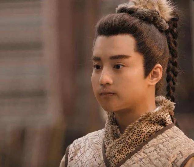 别再贴个胡茬侮辱观众了,这6位女扮男装能把你"掰弯",太帅了_剧中