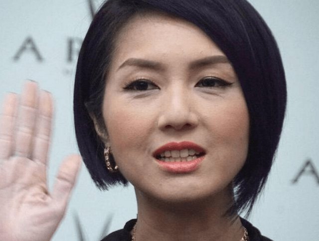 看似神颜女星,实则痘痘脸,五五分,前后扁平,感觉自己被骗了_身材