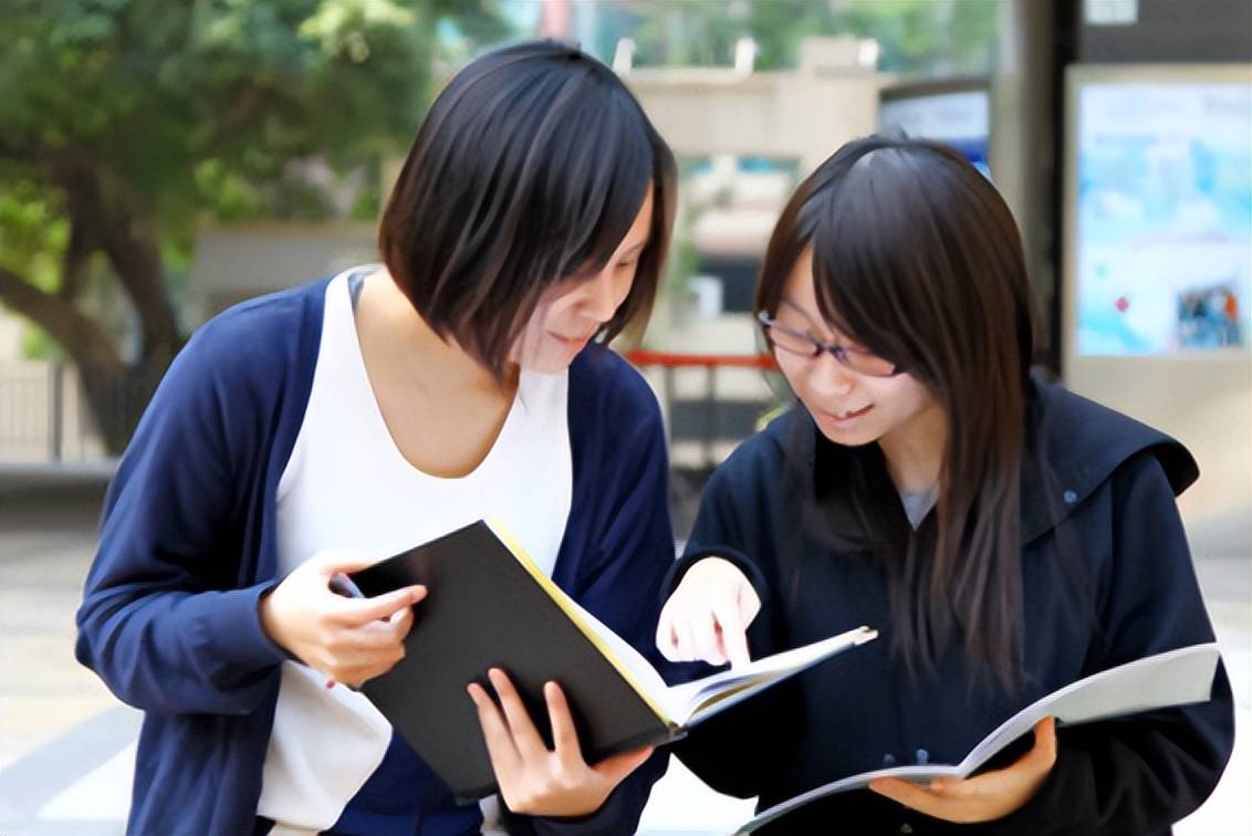 原创韩国留学生晒大学食堂自助餐25块钱也吃不饱家长看完心疼不已