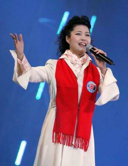 她嫁给大27岁老师,三度怀胎生下李天一,梦鸽的一生有多坎坷?