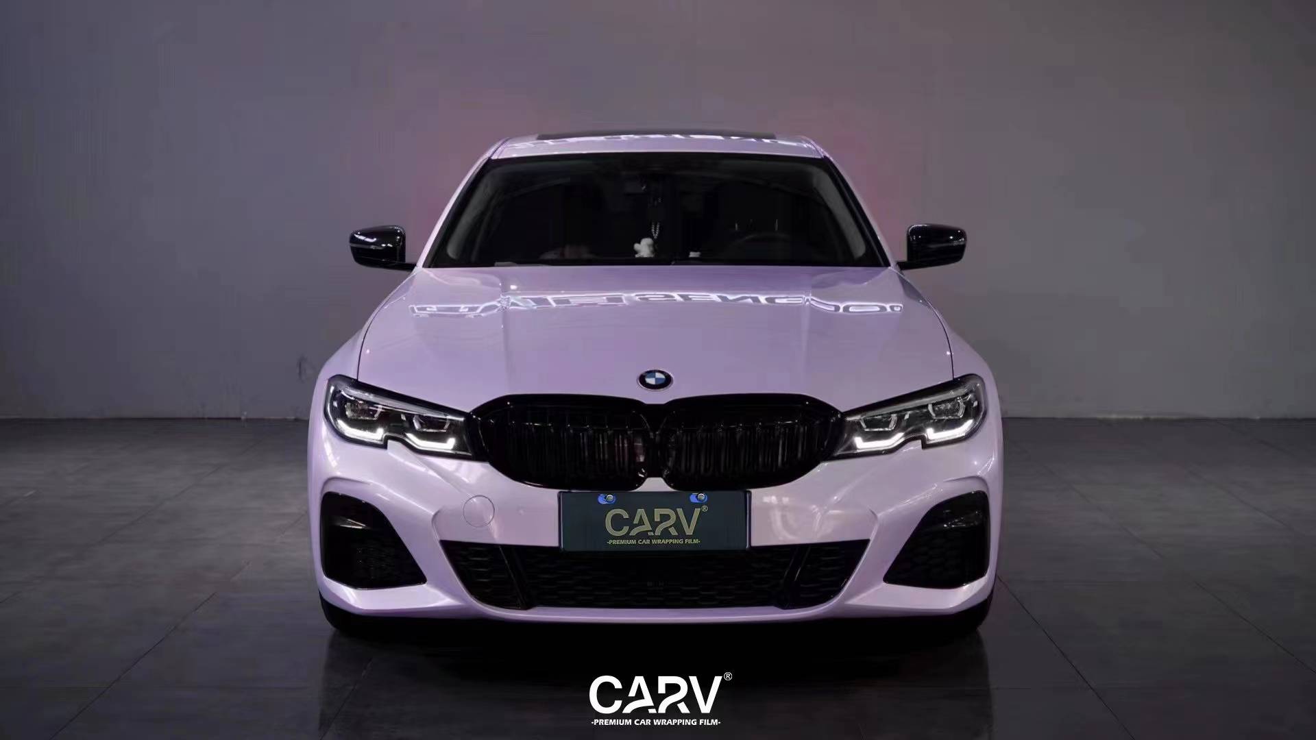 宝马汽车卡孚carv改色膜白金星黛紫,淡紫色中带着一点点紫色调_搜狐