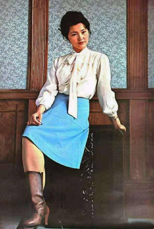 龚雪姜黎黎年轻时才是时髦人,夏季穿搭清新脱俗,照穿经典不过时_衬衫