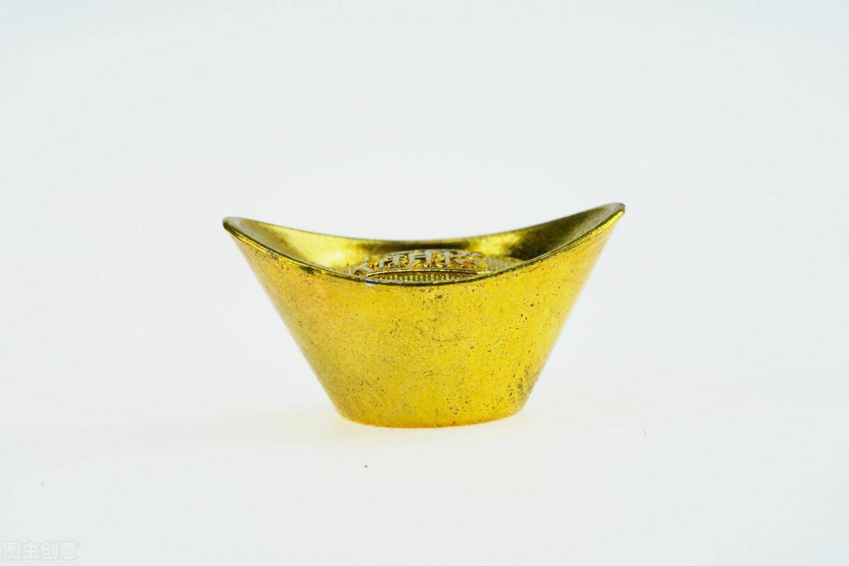 后来,万家用大金元宝做起了捕鱼生意,很快就发了财.