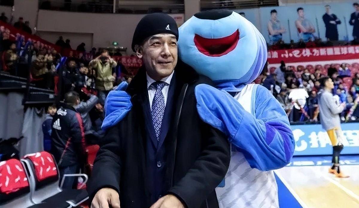 新疆主帅阿迪江,老婆50多岁气质依旧,女儿阿迪娜好美_广东_北京_青岛