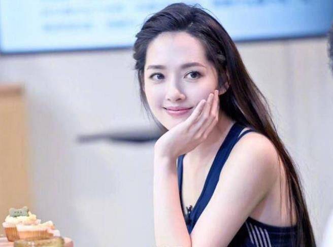 娱乐圈中的混血美女,杨颖中德,郭碧婷中美,而她三国混血嫁给了天王