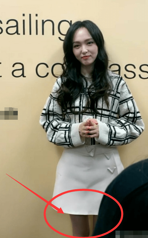 唐嫣复出后暴瘦看她出镜粉丝全程紧盯骨架腿真怕她走着走着就折了