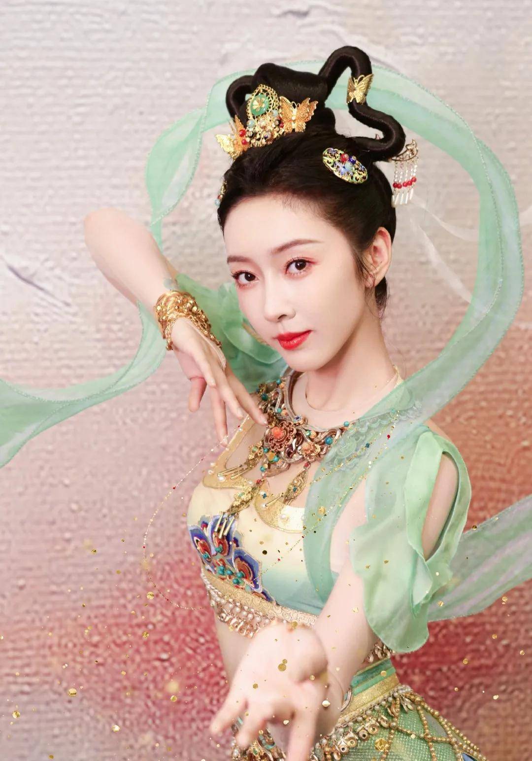 她的人生丰富多彩,挑战自我-宣璐_花样游泳_舞蹈_弦子