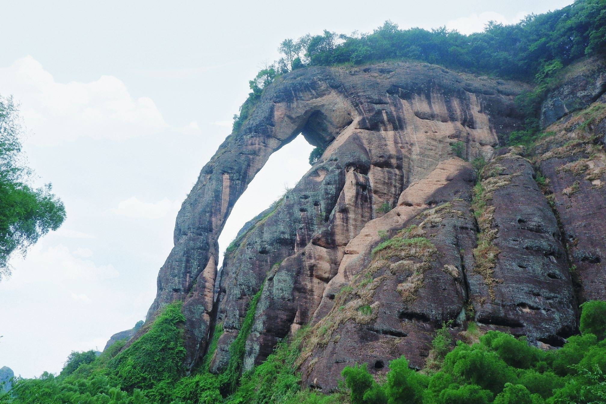 江西象鼻山，100多米象鼻，被誉为天下第一象，大自然的鬼斧神工