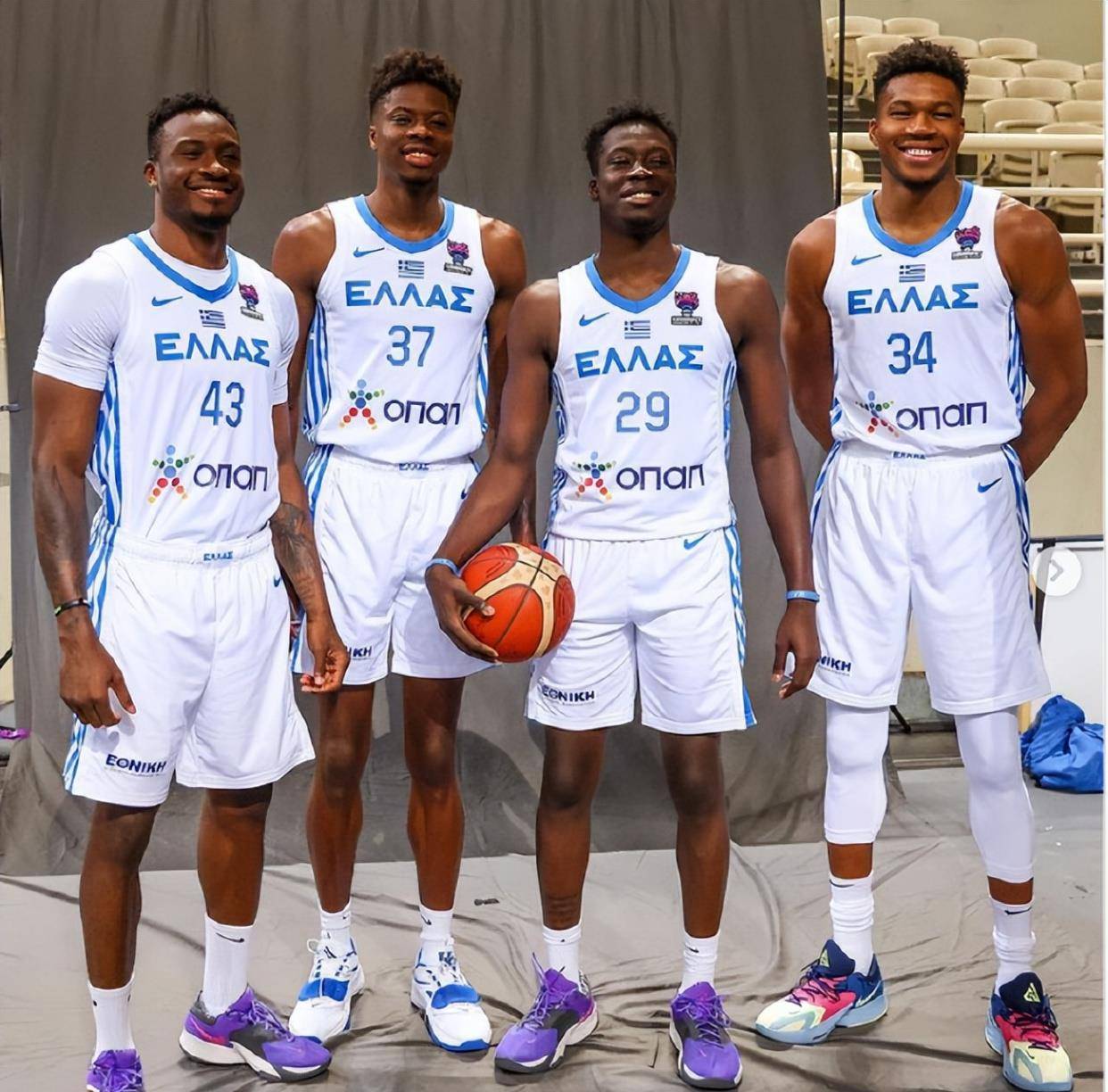 字母哥拒谈欧锦赛冲冠,四兄弟联手征战创神迹:愿打任何位置_希腊队