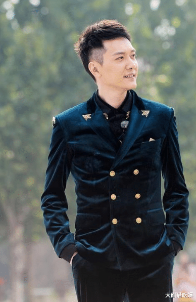 这个冯绍峰是谁啊,不都过气很久了吗,就谁红跟谁玩呗.