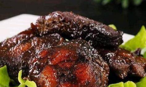 陈醋,味极鲜酱油,老抽,香油做法:1,新鲜鲅鱼去掉鱼鳃和内脏,洗净切片