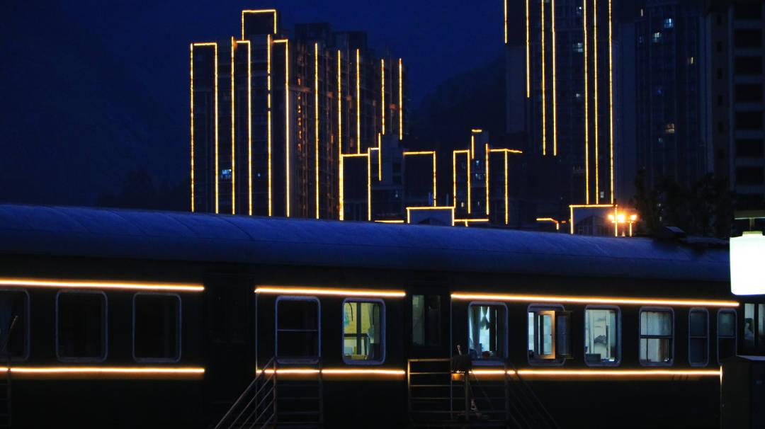 沙湾"天上的街市",8月9日盛大开街_烟火_夜晚_火车