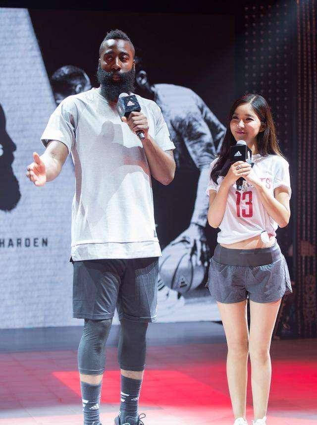 其实不光是国外女主播,咱们中国也有一个nba美女出镜,其惊艳颜值和