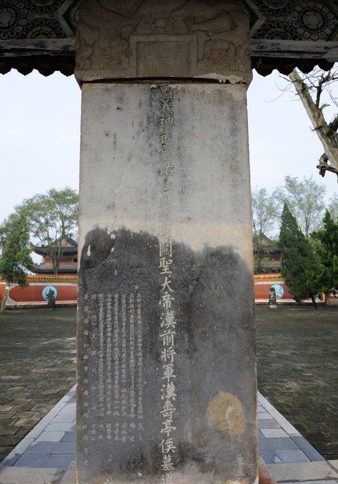 能力与忠义的精神,关羽算是三国历史上的第一名将,千军万马中斩颜良