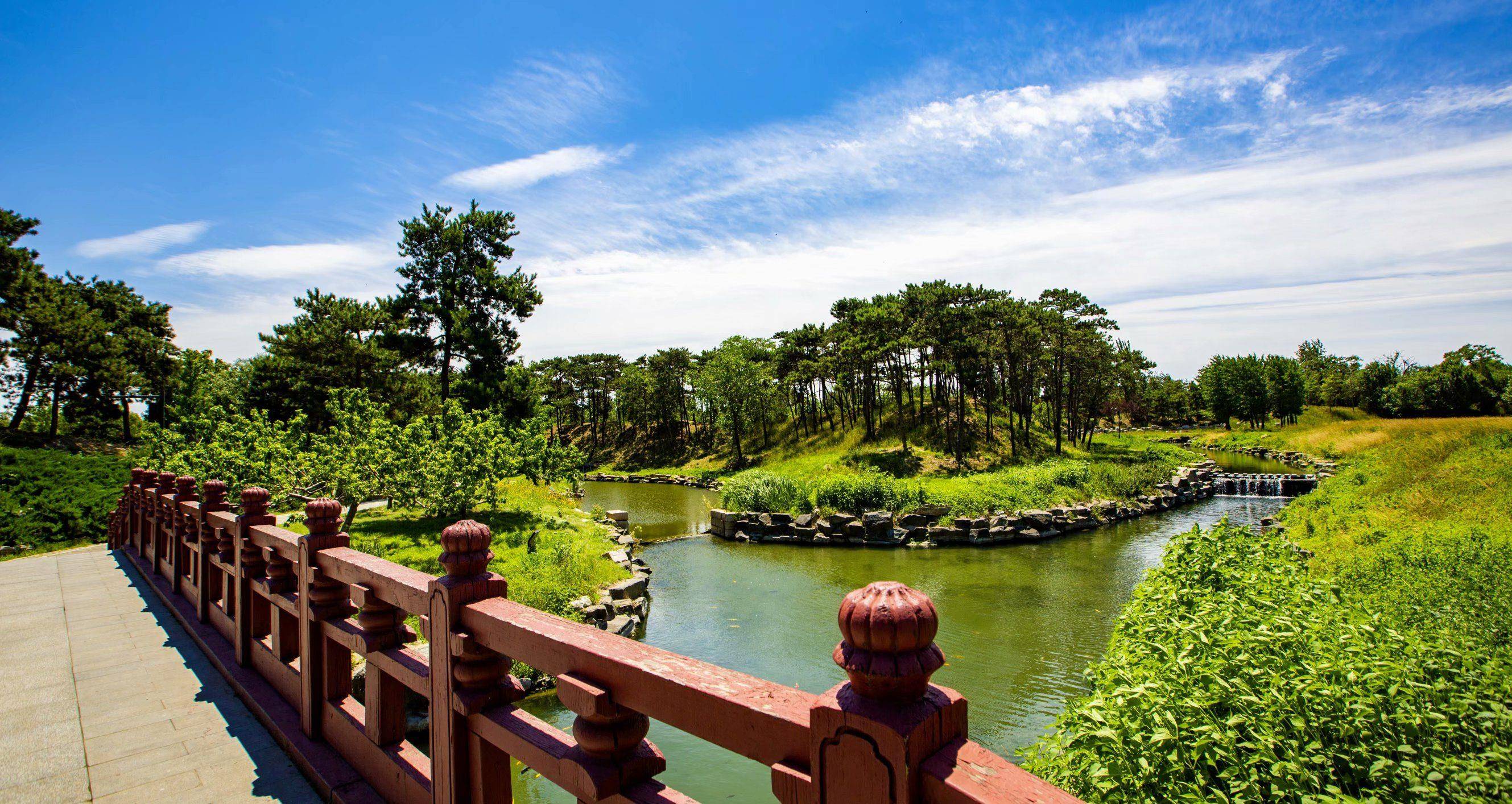 侵占北京,西郊皇家园林再遭劫难.在抗战时期,又遭到不同程度破坏.