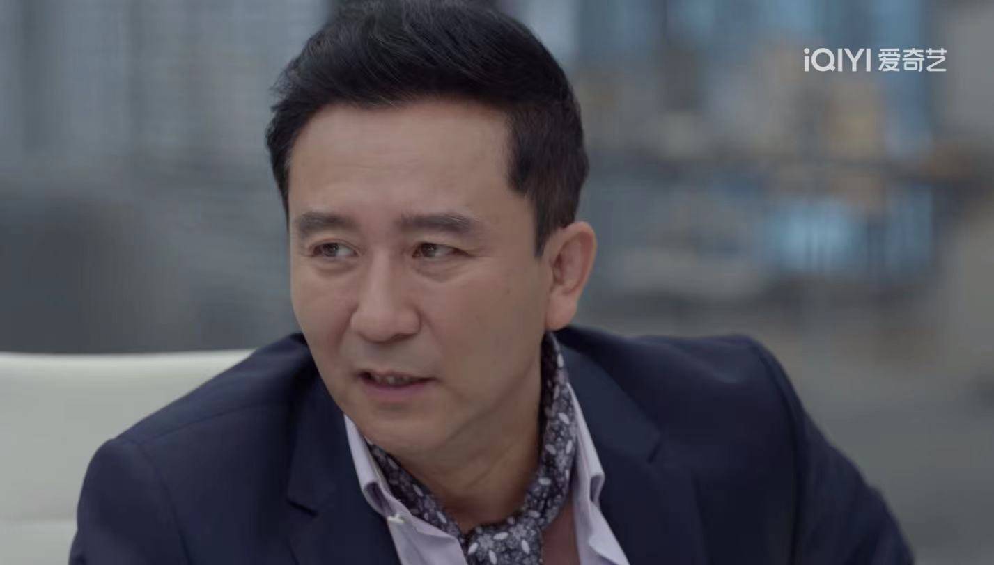 原创演员赵毅在玫瑰之战表演吸睛饰演一个被袁泉美貌迷住的律师