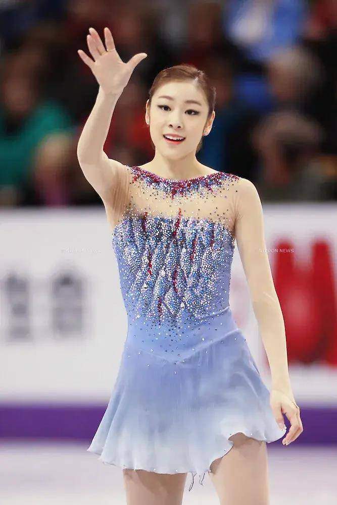 金妍儿还有2014索契的柠檬黄,以及告别演出时那一身火红的裙子,都美得