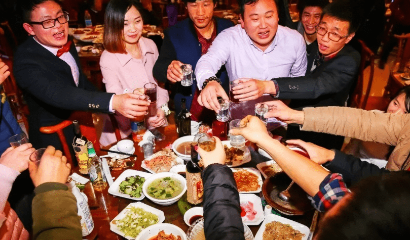 和东北人喝酒时,“3句话”万万别说,得罪人你还傻傻不知_玉泉_口感_酒桌上