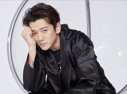 最强资源咖李一桐:因开进故宫大奔引非议,如今被小透明按进蛋糕_吴亚