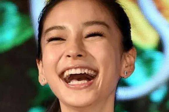 原创当女明星开怀大笑时杨颖嘴变大赵丽颖可爱最后一位很治愈