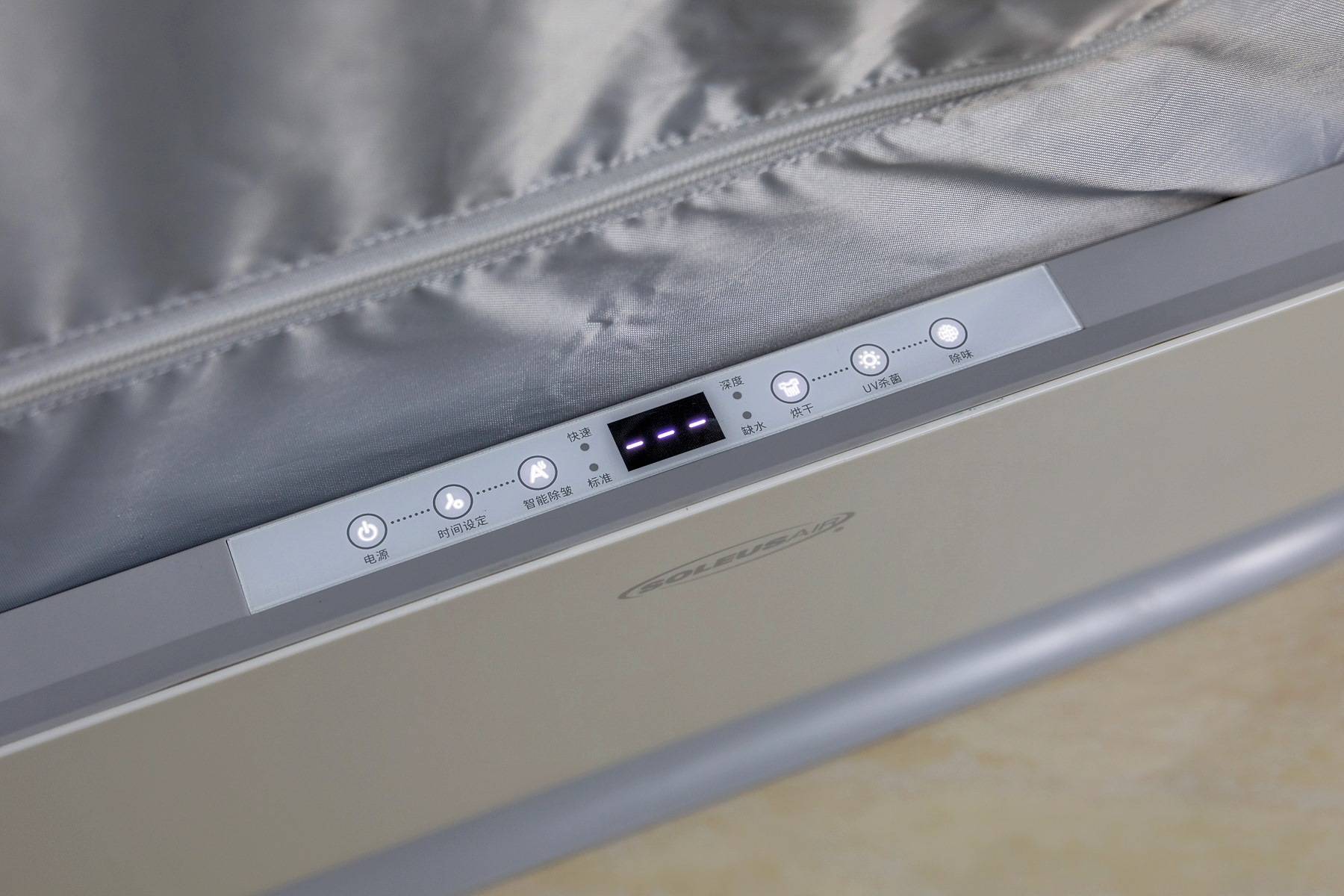 舒乐氏“全自动挂烫机”:能除皱,会烘干,家中衣物轻松护理