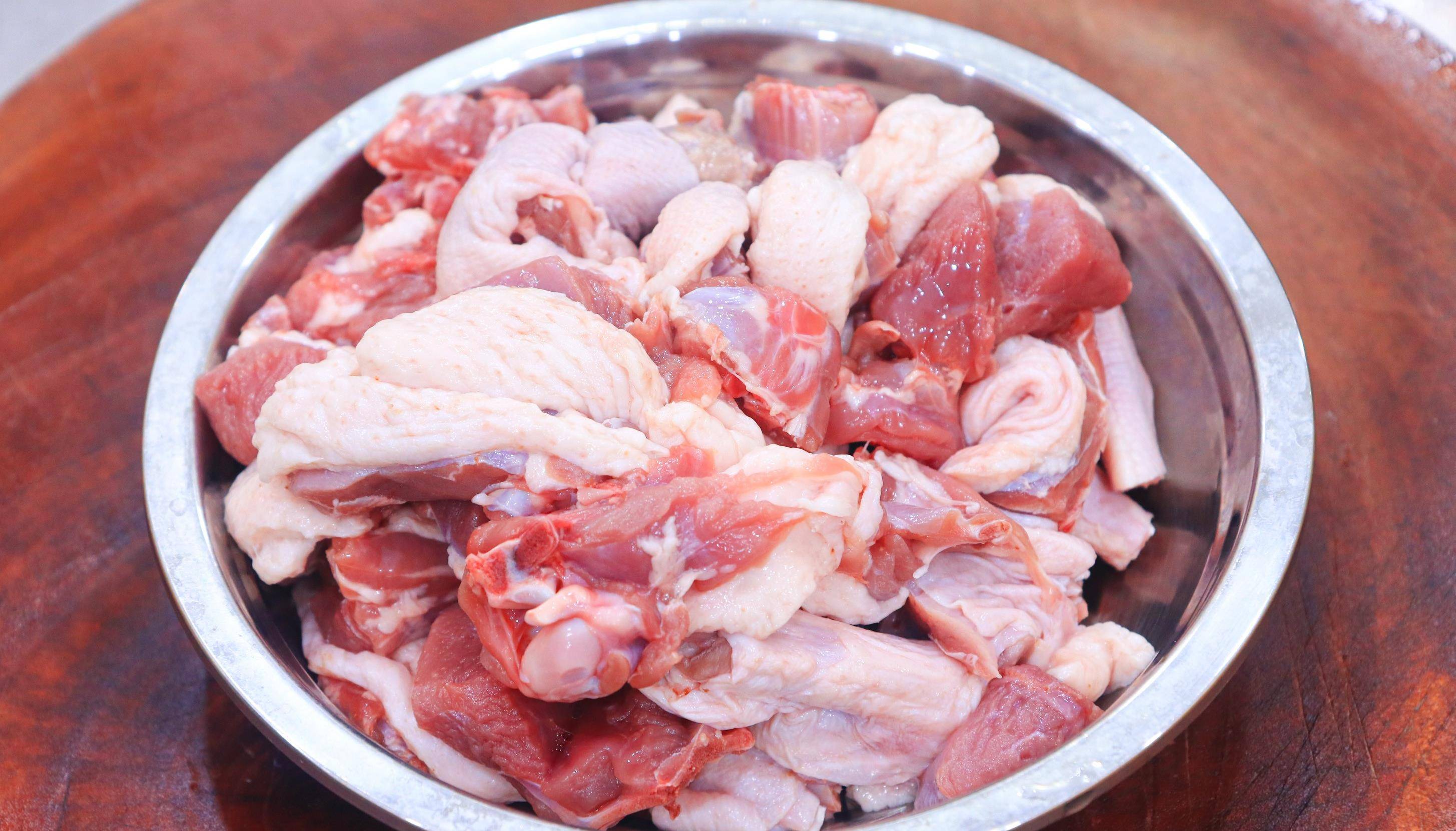 厨师长教你做土匪鸭块,掌握这一点,做出来的鸭肉细嫩鲜香_备用_水分